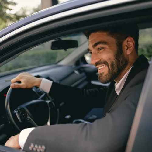 chauffeur taxi venissieux dans sa voiture